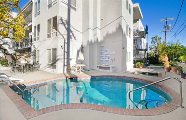 Stunning South of the Blvd Sherman Oaks Condo - Top Floor, 2 Bed, 2 Bath - 14506 Benefit Street, Los Angeles, CA 91403