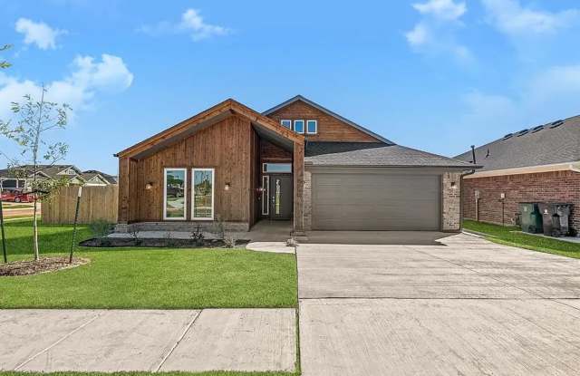 4 Bed Home Near Tinker AFB | Covered Patio | 2-Car Garage photos photos