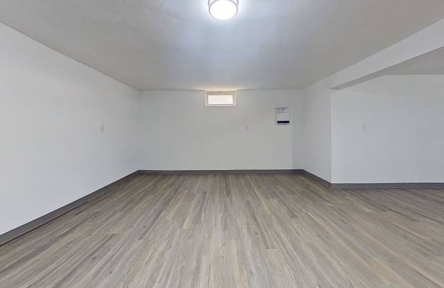 Single Family Home with Attached Garage Gallery 3