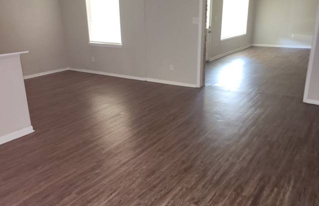 14207 Woodforest Boulevard Gallery 4