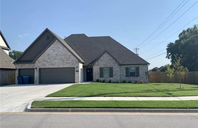 1911  SW Nottingham  AVE - 1911 Southwest Nottingham Avenue, Bentonville, AR 72713