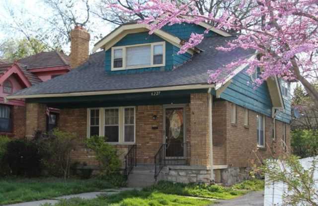 Spacious 4 Bed, 2 Bath Home in Prime Rockhill/Plaza Area Location photos photos