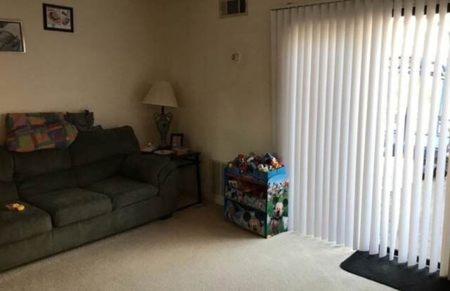 Room in 2 Bedroom Home at Patterson Cir Gallery 4
