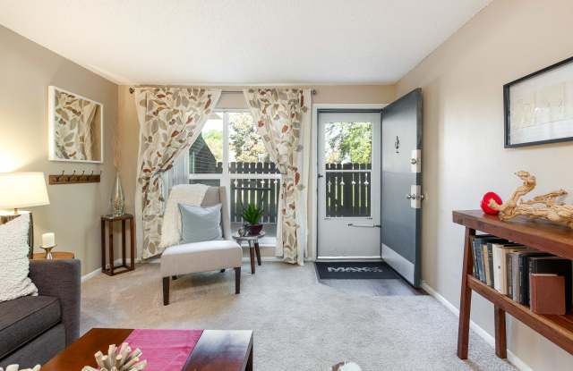 Webster Lake Apartments Gallery 4