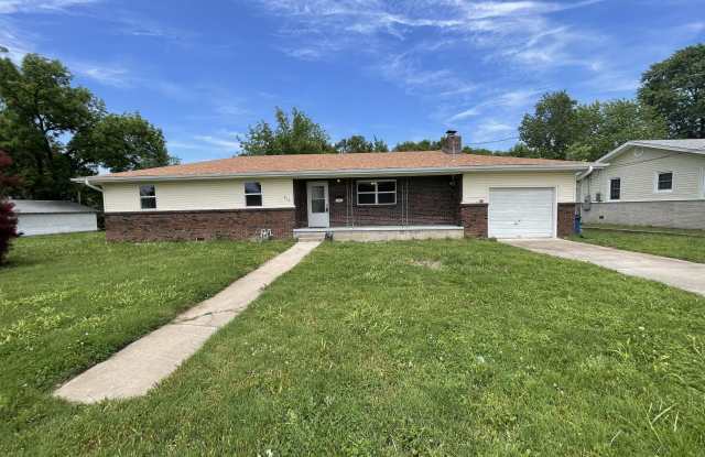 819 E 13th Street - 819 East 13th Street, Carthage, MO 64836
