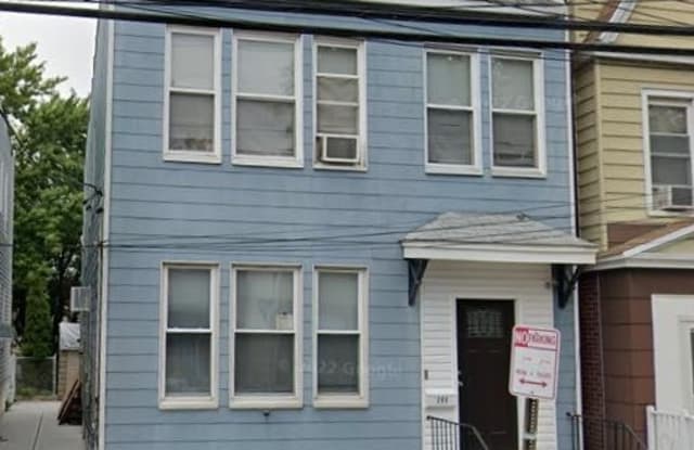 205 GATES AVE - 205 Gates Avenue, Jersey City, NJ 07305