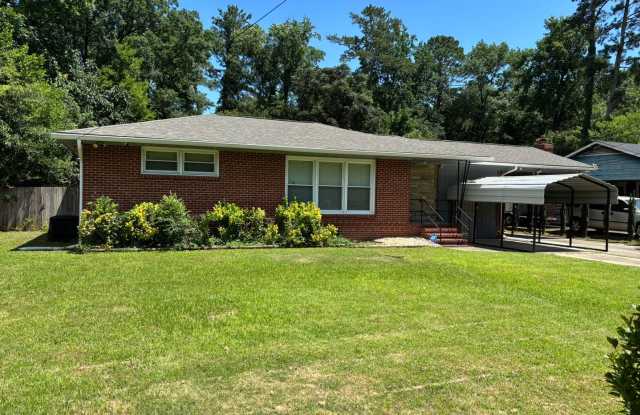 Welcome to this 1,692 sq ft Columbus, GA home offering 3 bedrooms and 1.5 bathrooms photos photos
