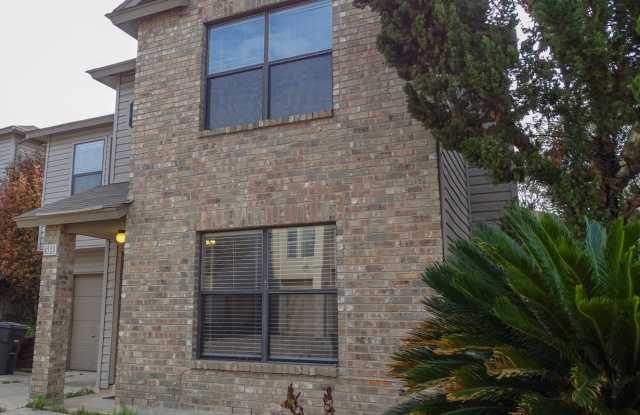 Single Family Home in Medical Center - 8928 Kenton Briar, San Antonio, TX 78240