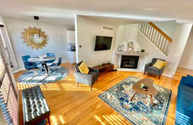 38888 Country Cir - 38888 Country Cir, Farmington Hills, MI 48331