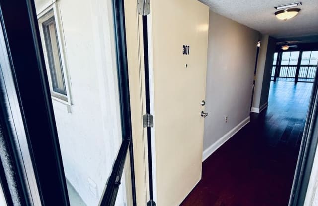 BEAUTIFULLY UPDATED RIVERFRONT CONDO WITH SPECTACULAR ROCKET LAUNCH VIEWS Gallery 4