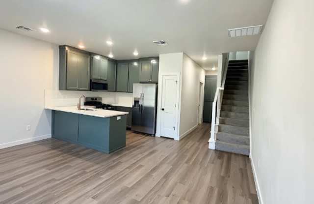 Spacious 3BR/2.5BA Townhome Near Downtown Edmond & UCO Gallery 3