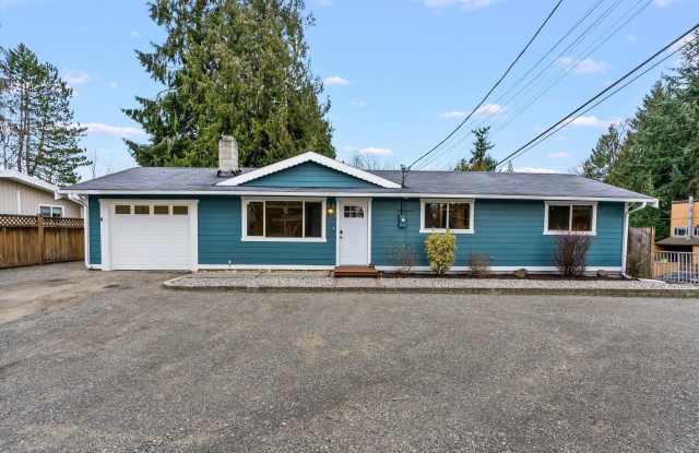 Well-Maintained Everett Rental with Functional Layout and Outdoor Space photos photos