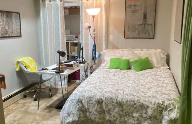 Nice 1 bed with office Gallery 4