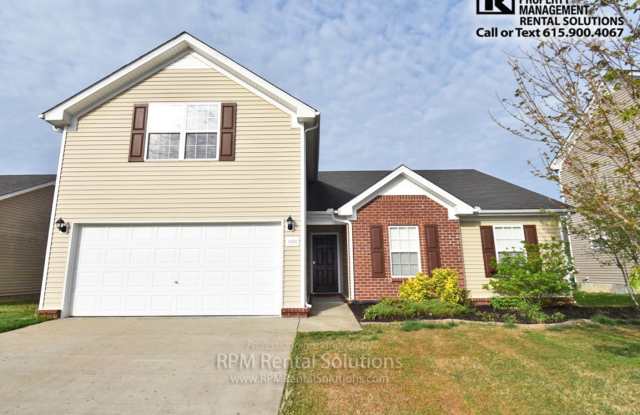Fantastic 4BR/3BA Murfreesboro home in a great location! Garage, washer/dryer, fenced backyard - 1920 Colyn Avenue, Murfreesboro, TN 37128
