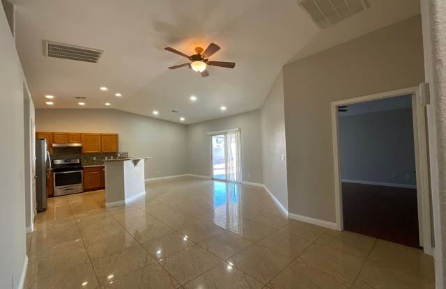 Great single-story home, 3brms, 2bath, 2crg. Gallery 4