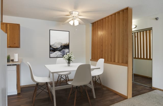 Pebblebrook Court Gallery 3