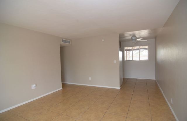 Charming 3 Bedroom 1 Bath House! Great East/Central Tucson Location Gallery 4