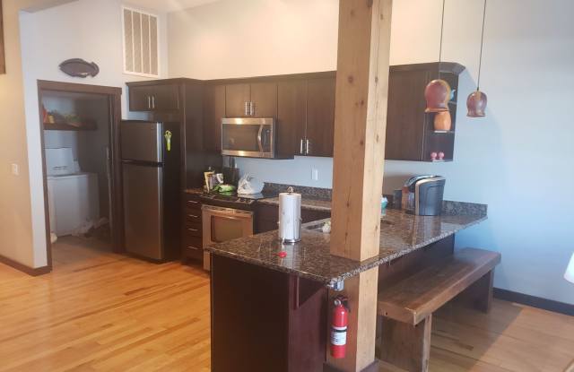 327 East Walnut Gallery 4