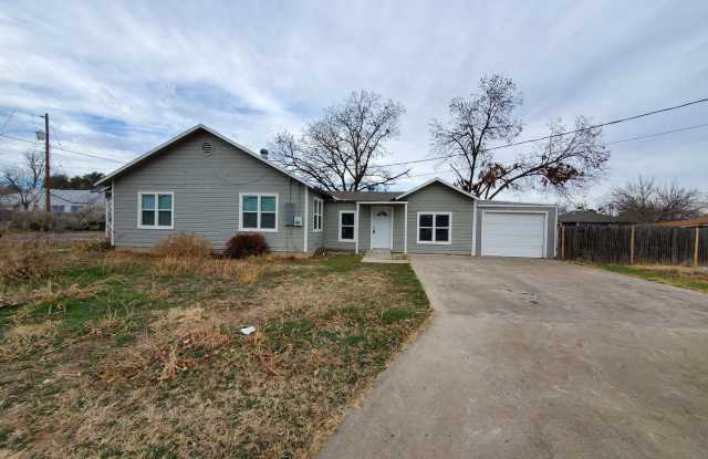 Large remodeled 3 bedroom home with open kitchen on a corner lot! photos photos