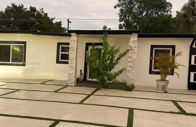 16561 NW 19th Ave photos photos