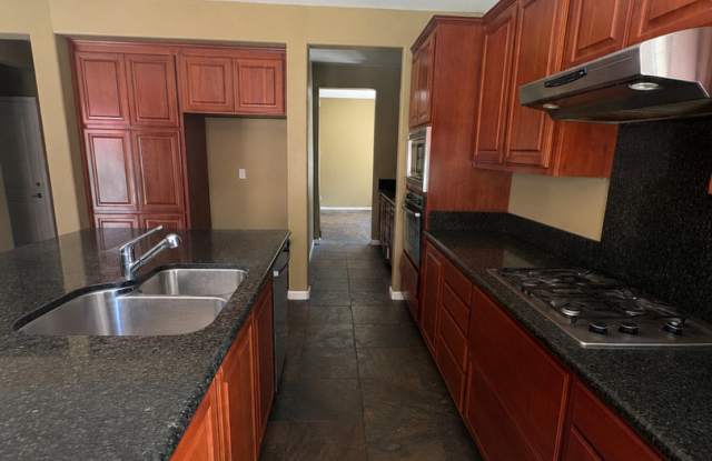 3,800 sq foot Home in Diablo Grande with Private Pool & Spa Gallery 3
