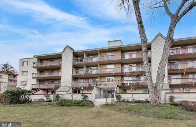 7420 LAKEVIEW Drive unit: W205 photos photos