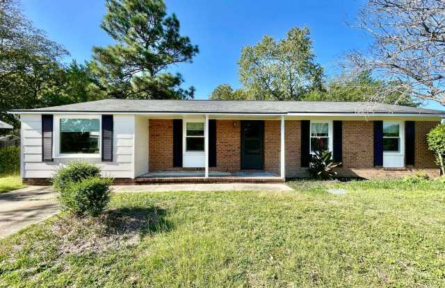 3 bed, 1 and a half bath Nest in Hope Mills 2 WEEKS FREE!!! - 5929 Spinner Road, Hope Mills, NC 28348
