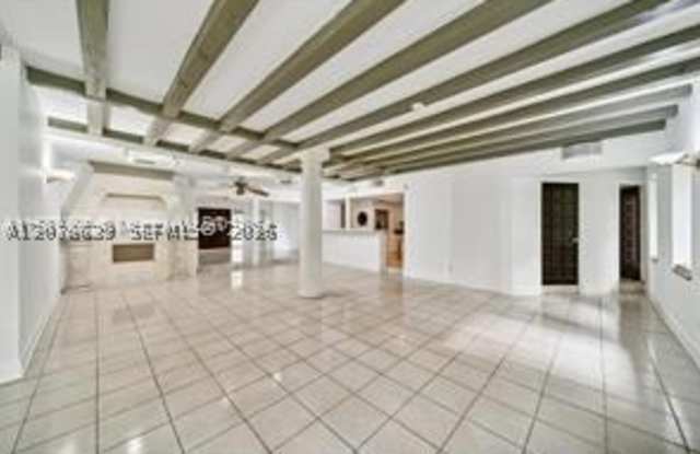 7080 NW 82nd Ter Gallery 4