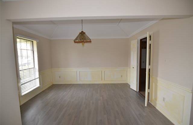 2413 Primrose Drive Gallery 3