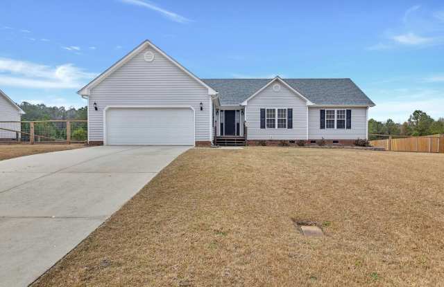 Modern Farmhouse Style with LARGE fenced yard photos photos