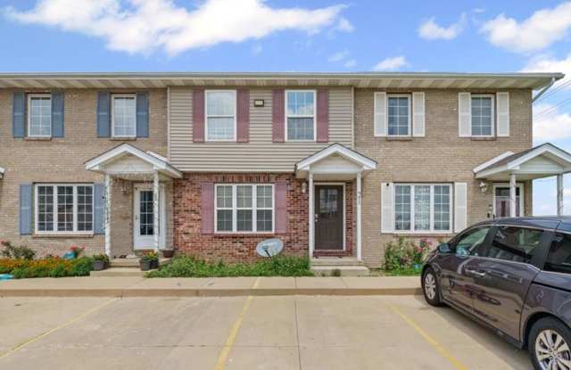 Get $500 off your security deposit! - 28 Fetzer Court, Bloomington, IL 61704