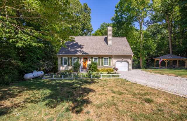 3 bedroom plus bonus on 2.5 acres in Williamsburg photos photos