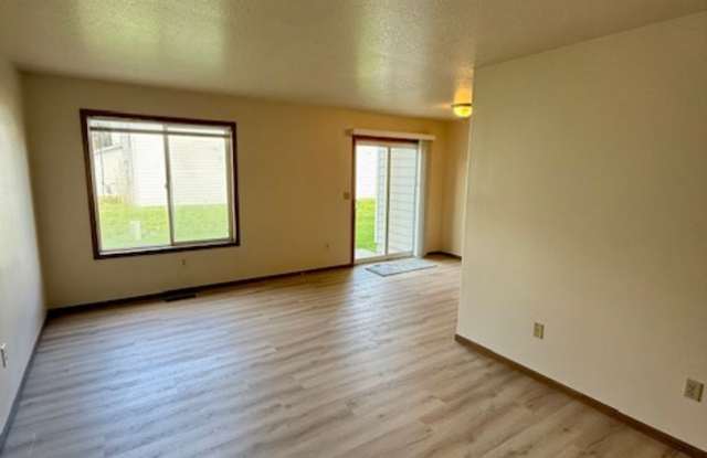 Charming 3 Bed, 1.5 Bath Unit in the Heart of Belgrade – Updated and Move-In Ready! photos photos