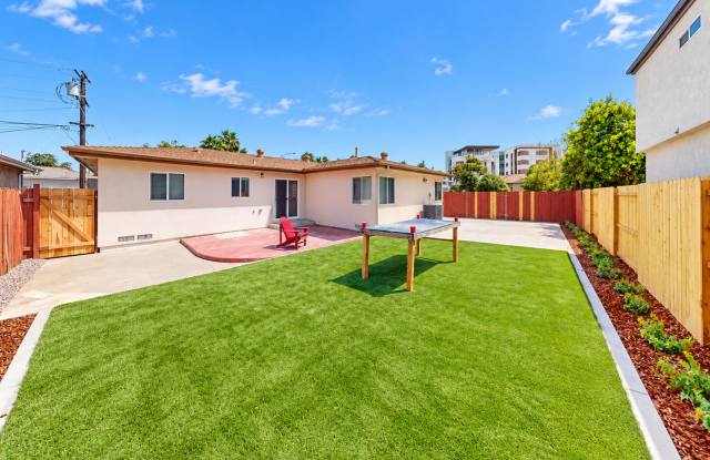 Renovated in 2025,  6 bed house on 63rd! Gallery 3