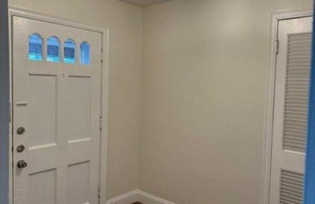 4510 W Maple Road Gallery 3