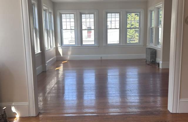 113 Ivy Street Gallery 1