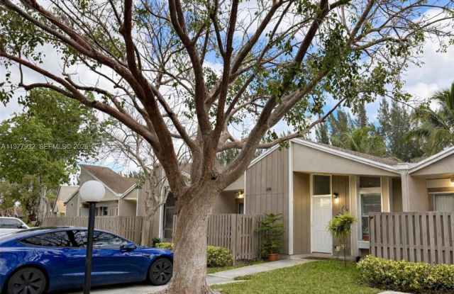 614 Woodgate Cir photos photos