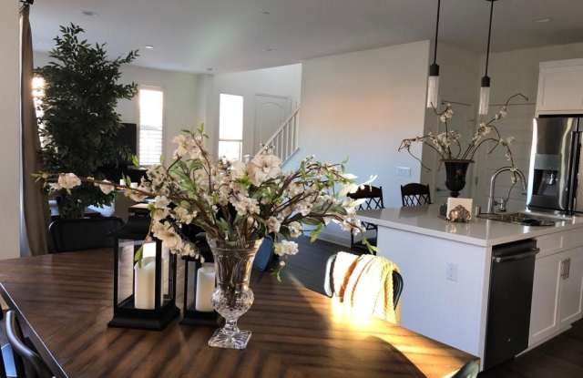 21 Lavender Gallery 3