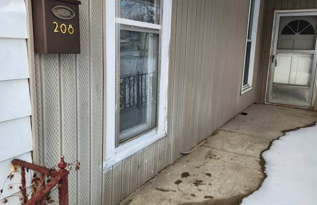 208 E 8th St photos photos