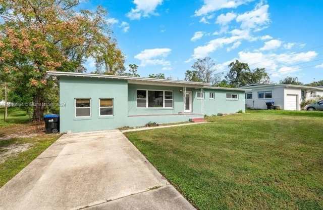 2821 drake dr - 2821 Drake Drive, Lockhart, FL 32810