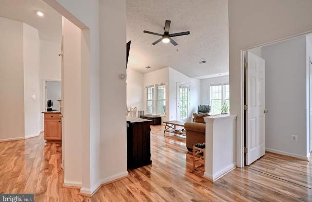 3023 HUNTING RIDGE DR #3023 Gallery 4