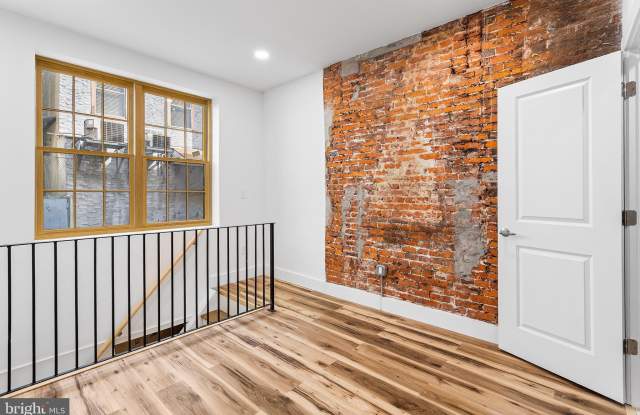 1224-00 CHANCELLOR Street Gallery 3