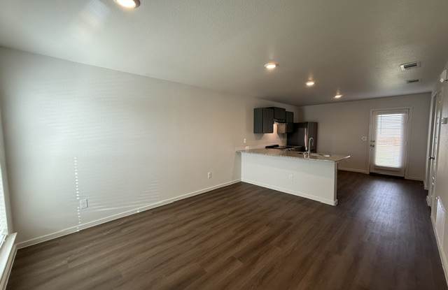 5518 Smith Street Gallery 4