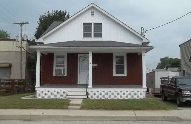 831 W. Middle Street photos photos