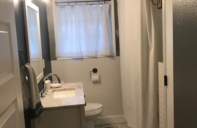 Pet Friendly 3 Bed 1 Bath Home! $250 Off First Months Rent! Gallery 3