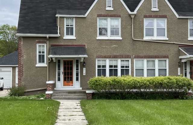 519 Center Lane Gallery 2