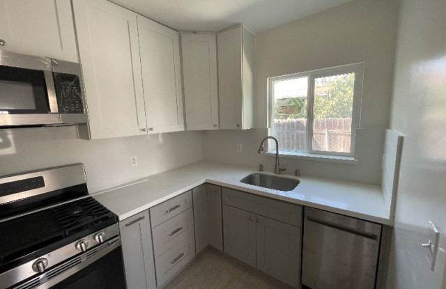 2910 ½ S Budlong Ave 2910-2 - 2910 South Budlong Avenue, Los Angeles, CA 90007