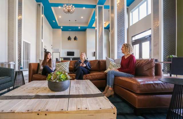 Campus Walk Apartments - Student Housing Gallery 2