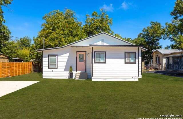 465 E Mather St - 465 East Mather Street, New Braunfels, TX 78130