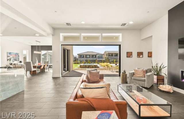 SUMMERLIN 1 STORY WITH A POOL! photos photos